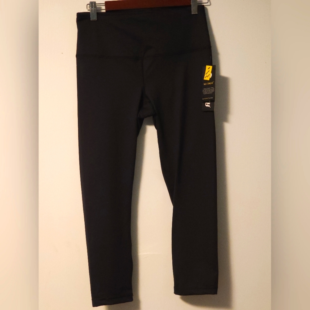 Velocity high rise Capri leggings NWT